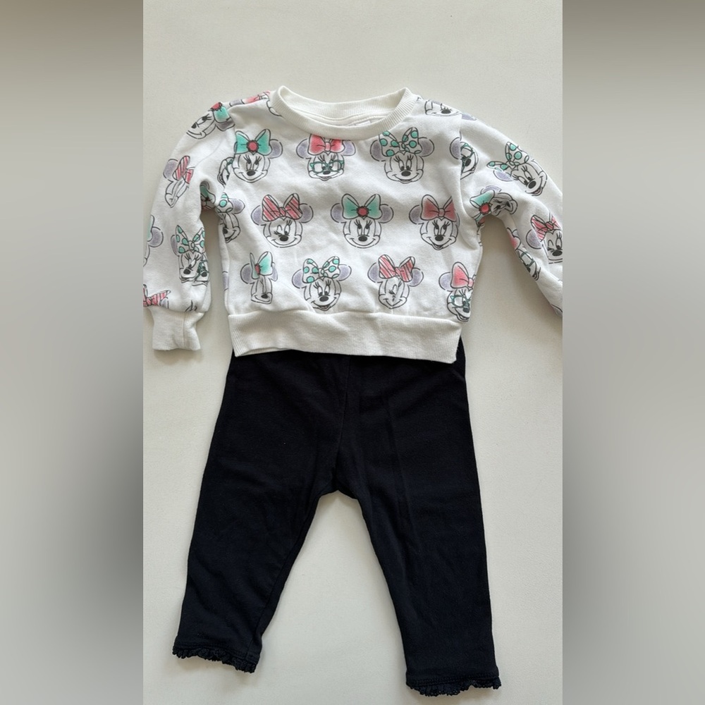 Leggings and Minnie sweatshirt